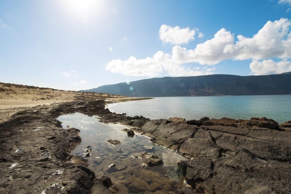 ferry-isla-la-graciosa-589x392