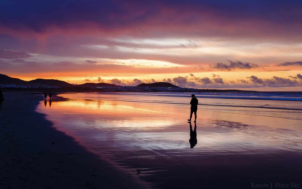 atardecer-famara-orilla-scaled-1-1024x640
