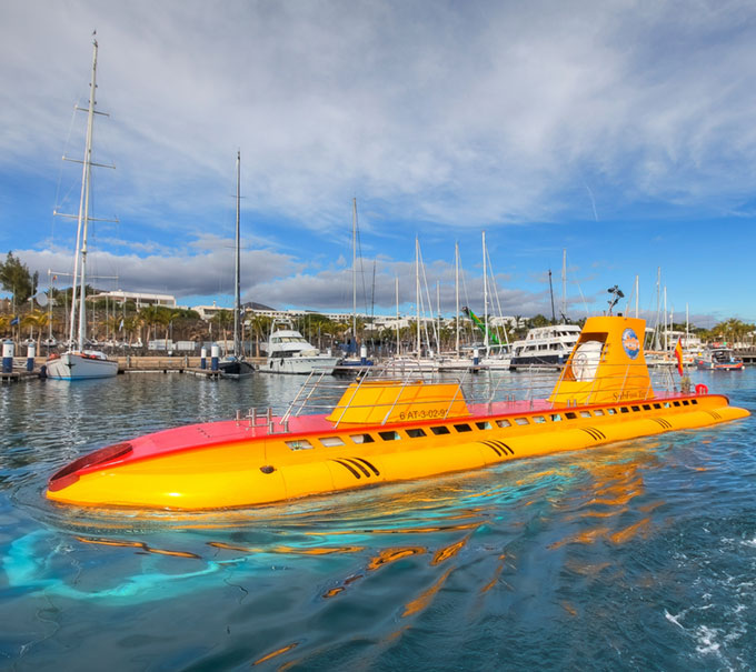 submarine-on-water